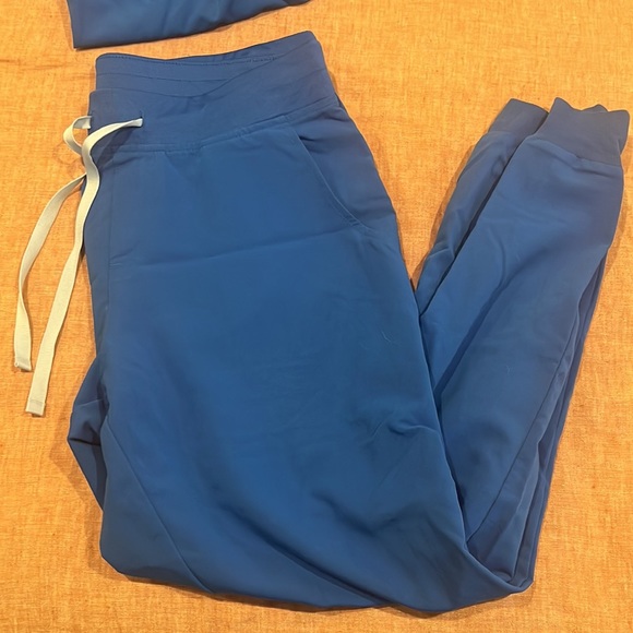 Figs scrub set. Small too large bottom. Lightly worn in no clinical setting. - Picture 3 of 3